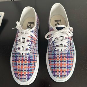 Unisex Vans tennis shoes. Mens 9, Women’s 10.5